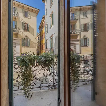 Domus Largo Pescheria Apartmán *